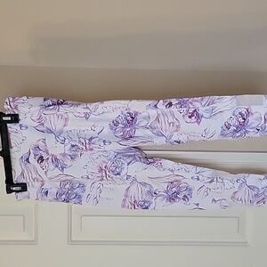 Calia floras Capri leggings. Like new.